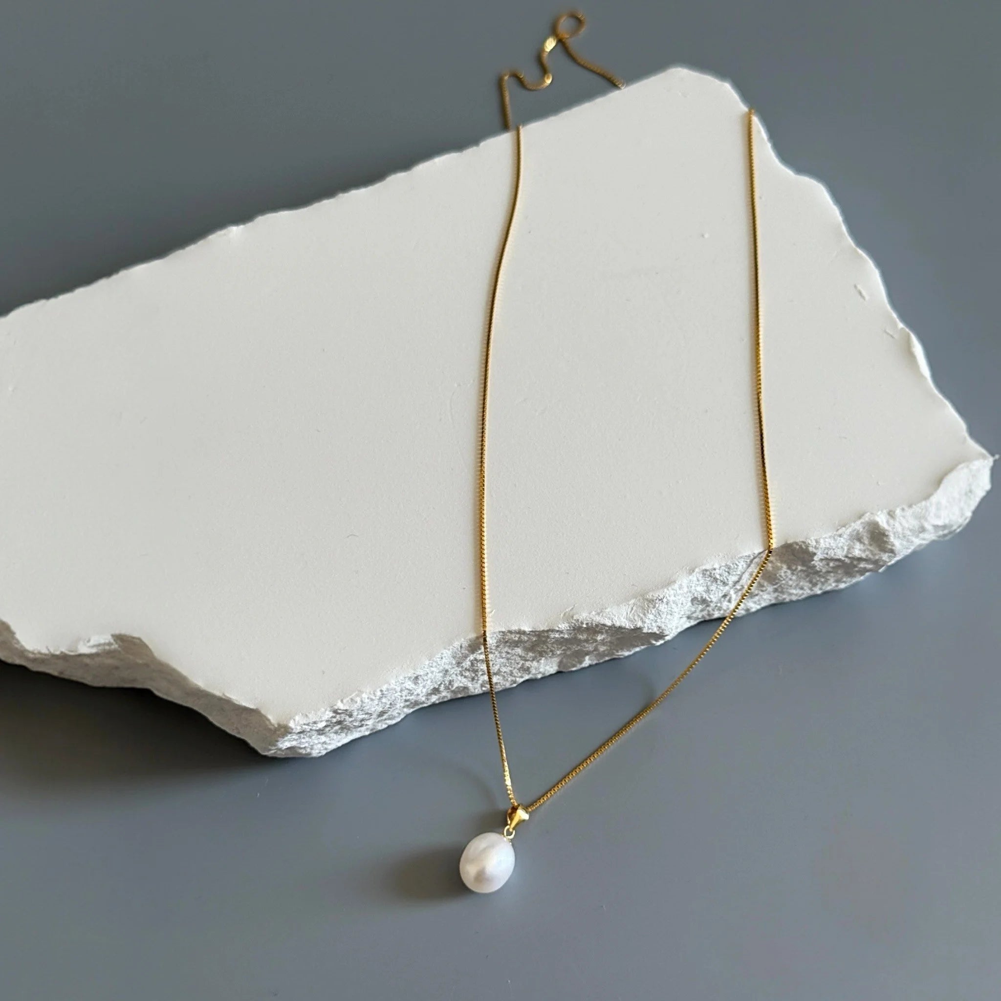 Timeless elegance in 18K gold and sterling silver. A natural freshwater pearl pendant necklace — minimalist, refined, and perfect for everyday luxury.
