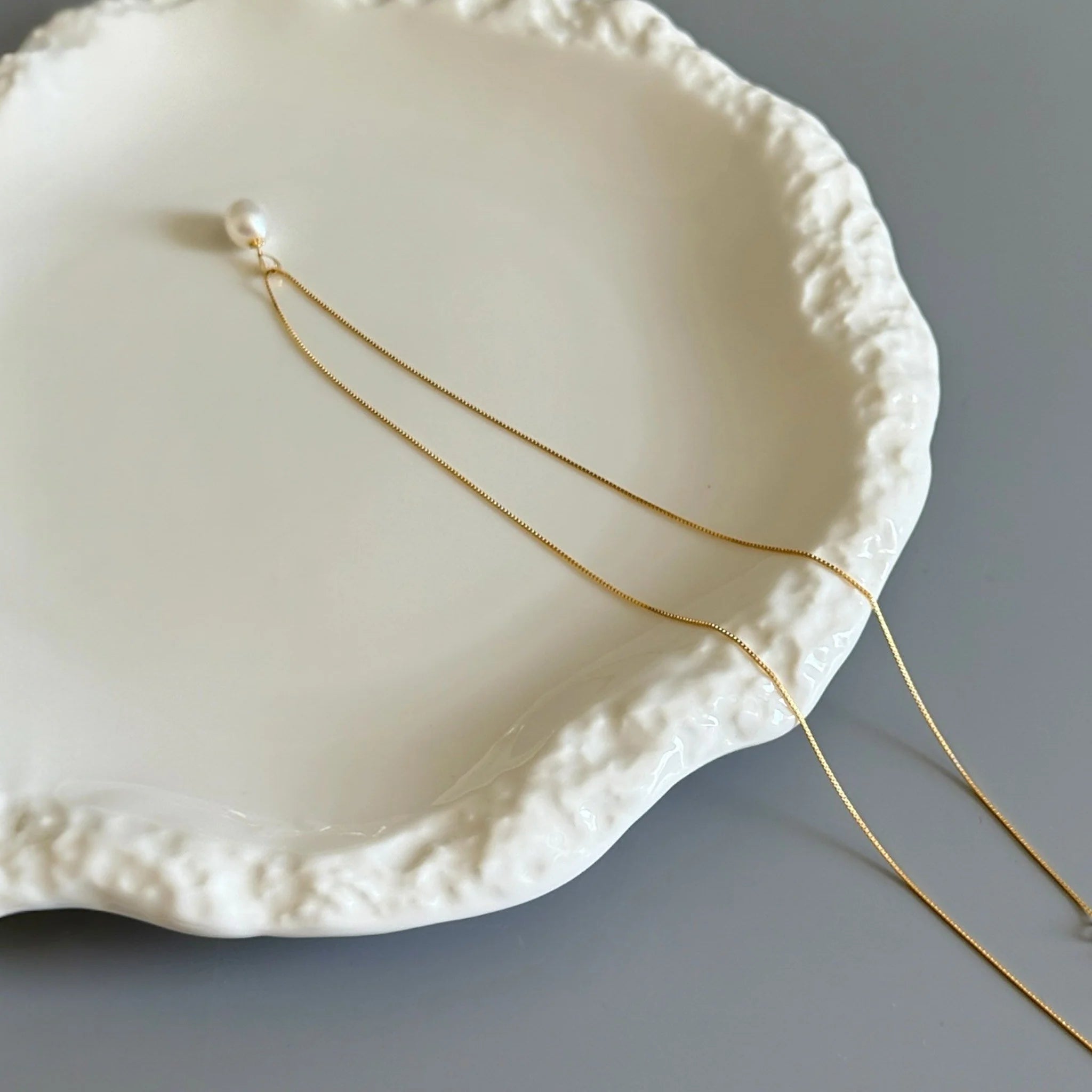 Timeless elegance in 18K gold and sterling silver. A natural freshwater pearl pendant necklace — minimalist, refined, and perfect for everyday luxury.